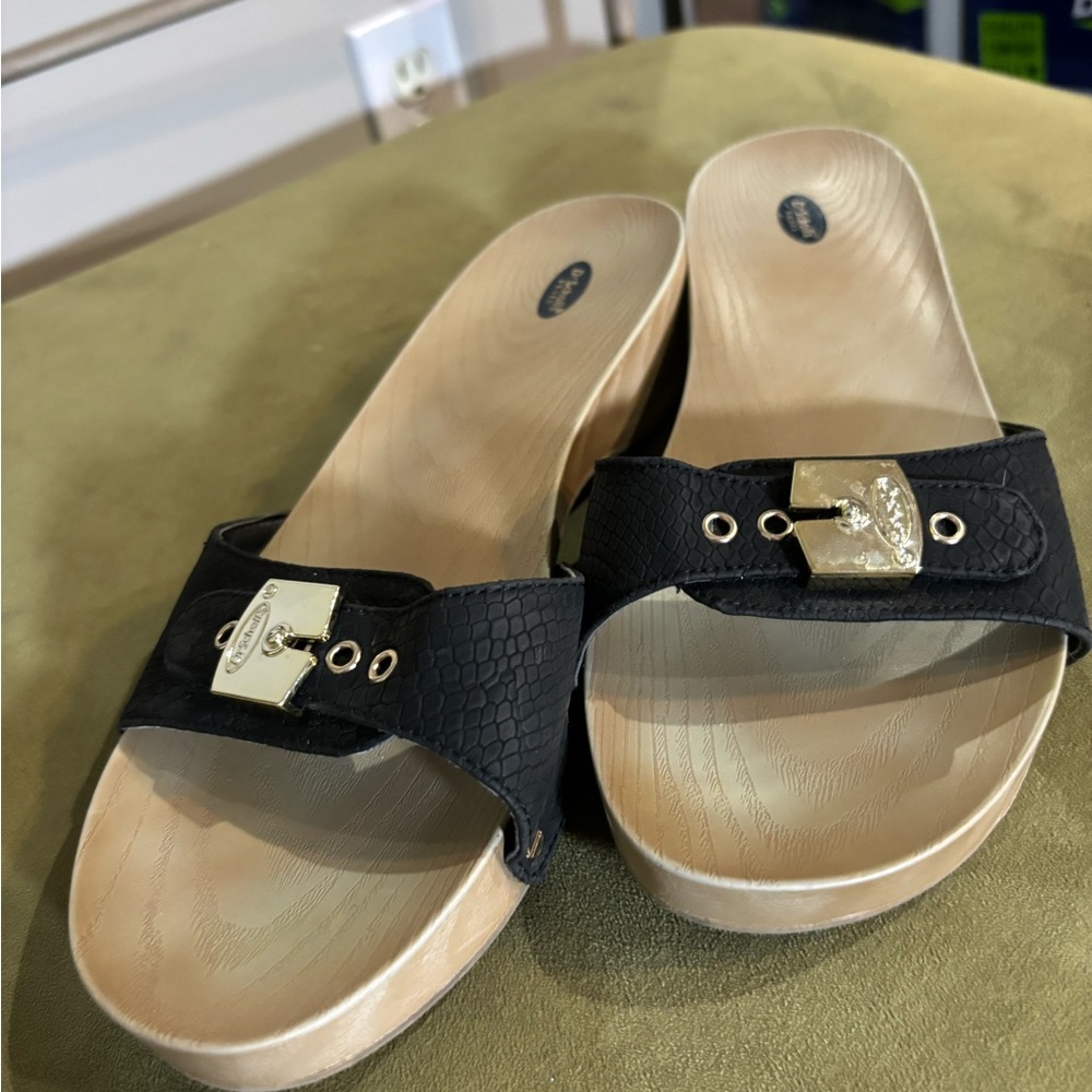 Size 8 Dr Scholls women’s platform classic Flip Flops black with gold